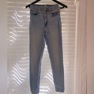 LEVIS MILE HIGH SUPER SKINNY JEAN size 26
